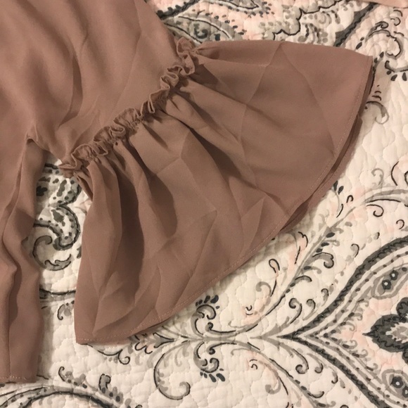 Blush blouse with peplum sleeves - Picture 4 of 5